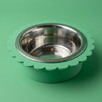 Détail de la gamelle Fleur RONRON : bord festonné et bol en inox alimentaire